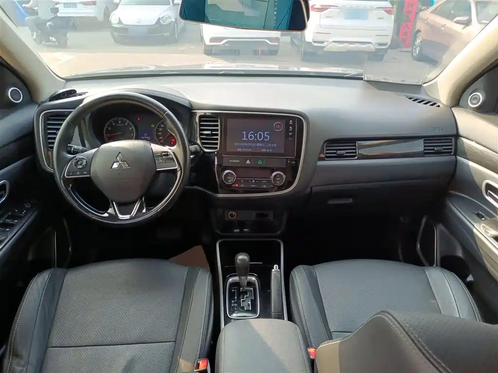 MITSUBISHI OUTLANDER