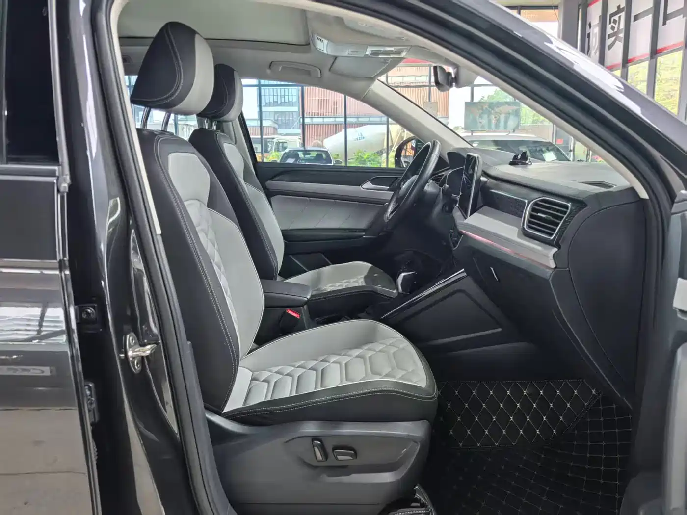Volkswagen Tayron 2023 330TSI 2WD Luxury Plus Advanced Edition фото 10