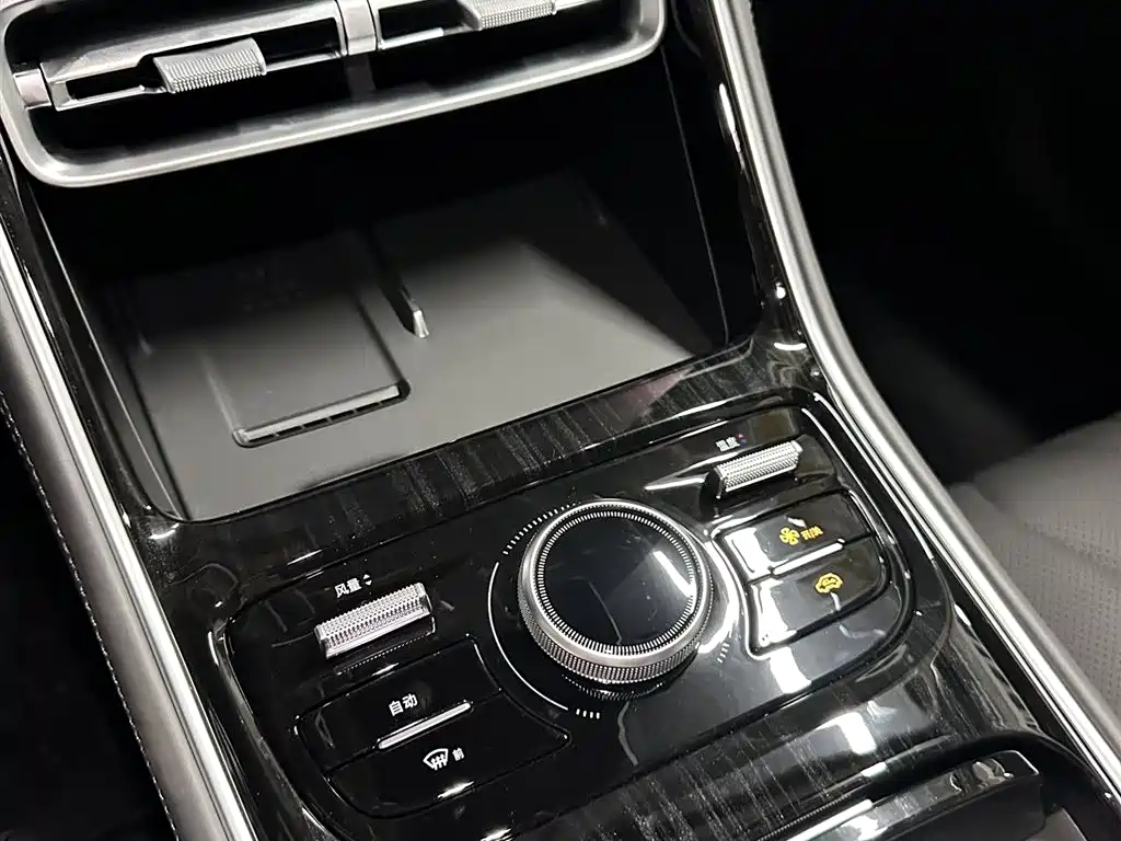 Geely Galaxy Galaxy A7 2025 EM-i 150km Explorer+ Edition фото 15