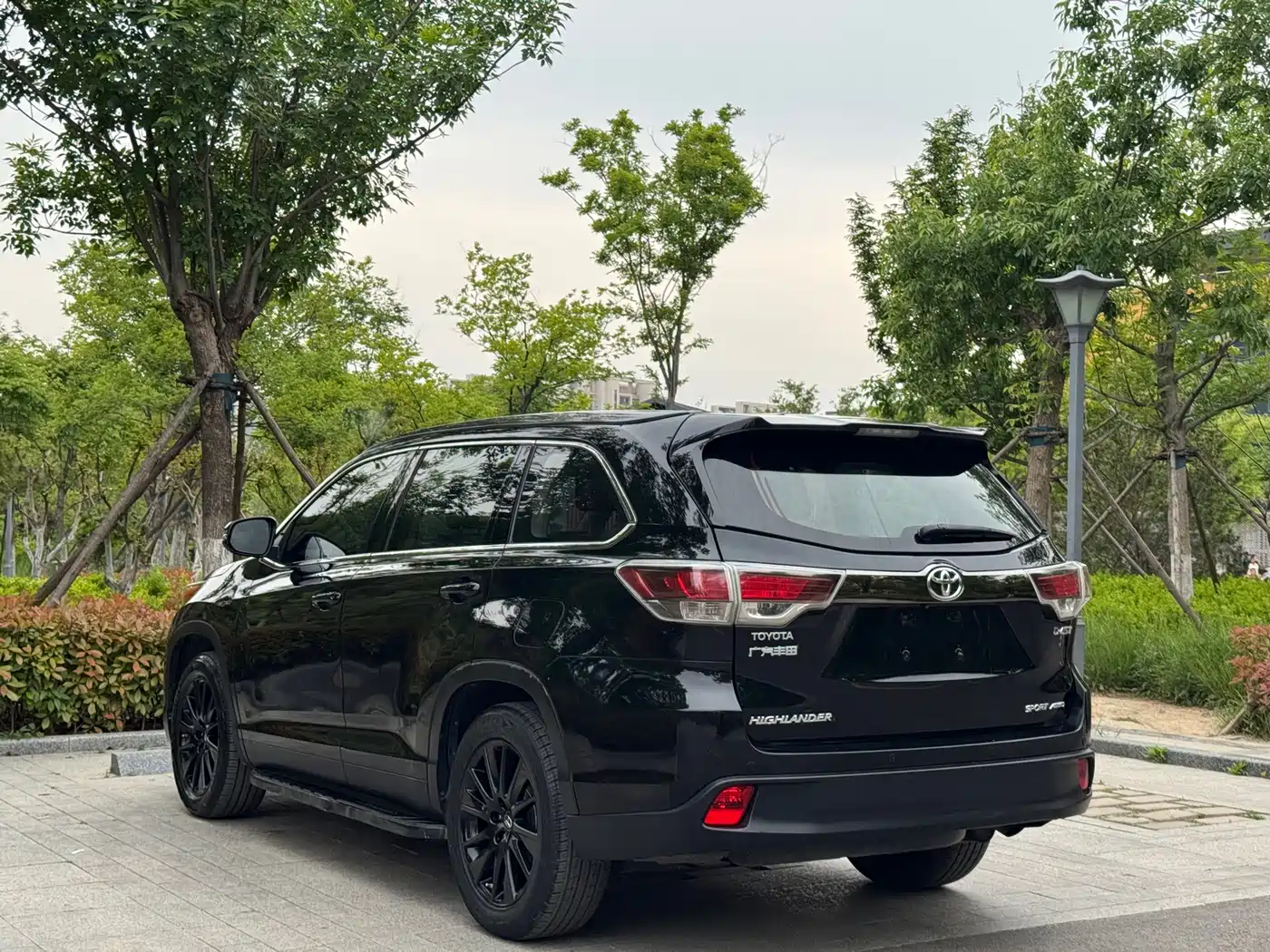 Toyota Highlander 2017 2.0T 4WD Gloss Black Limited Edition фото 15