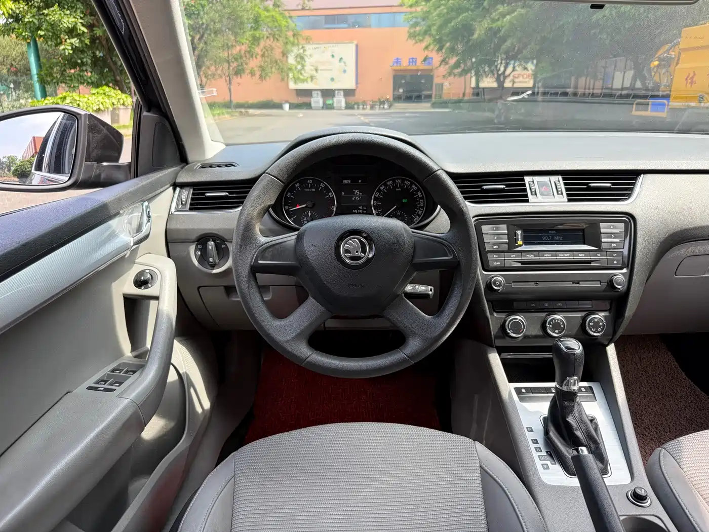 Škoda Octavia 2015 1.6L Automatic逸杰版 фото 15