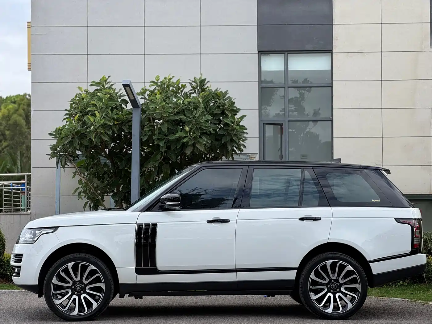 Land Rover Range Rover 2015 3.0 TDV6 Vogue фото 3