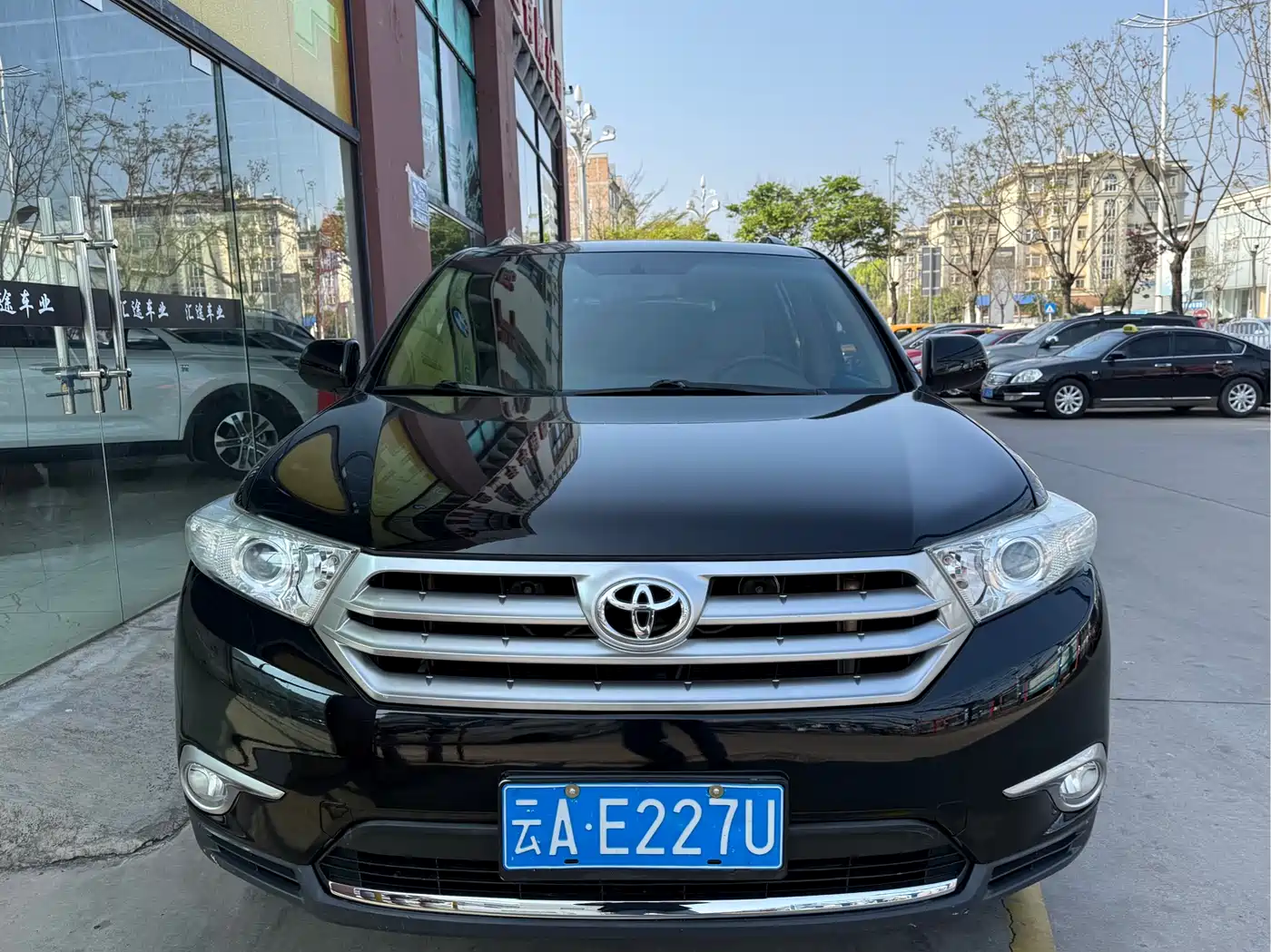 Toyota Highlander 2012 2.7L 2WD 7-Seater Luxury Edition фото 2