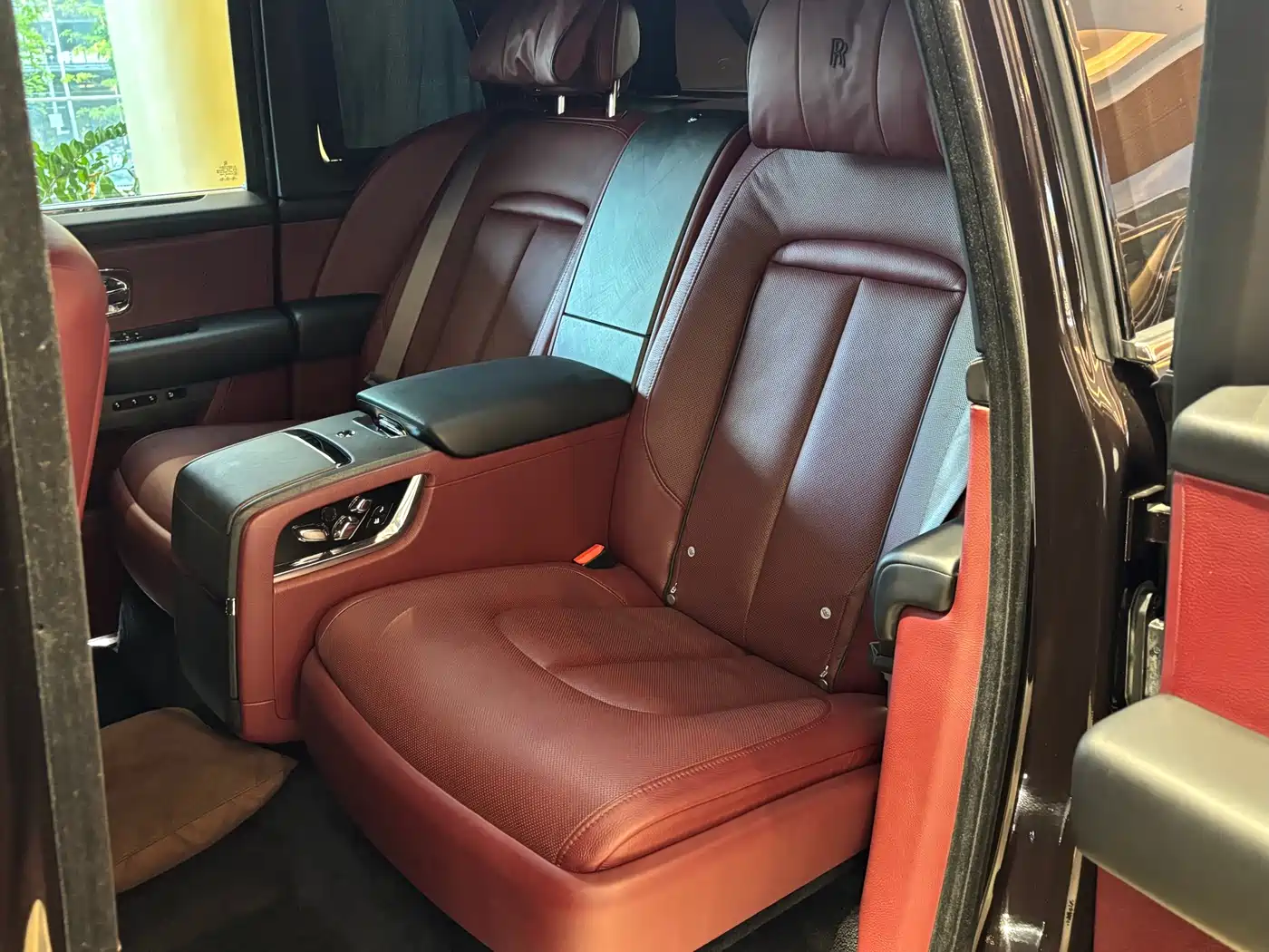 Rolls-Royce Cullinan 2018 4-Seater Version фото 7