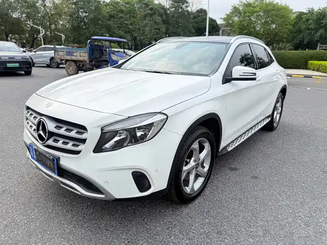 MERCEDES-BENZ GLA