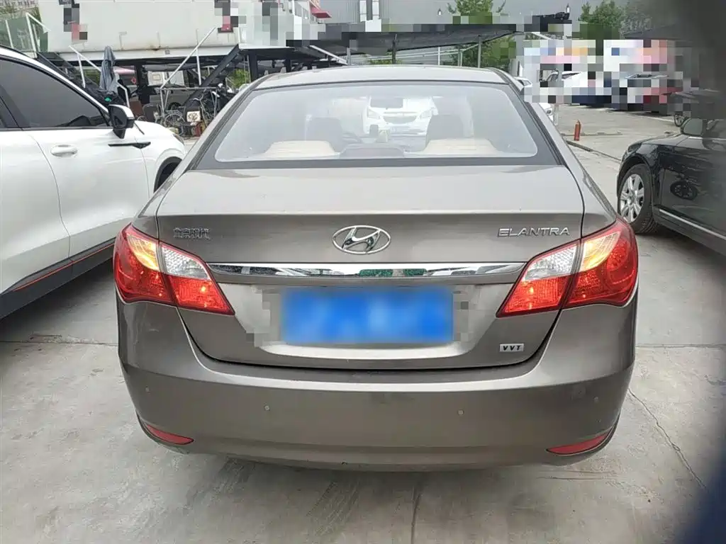 Hyundai Elantra 2015 1.6L Automatic Comfort фото 6