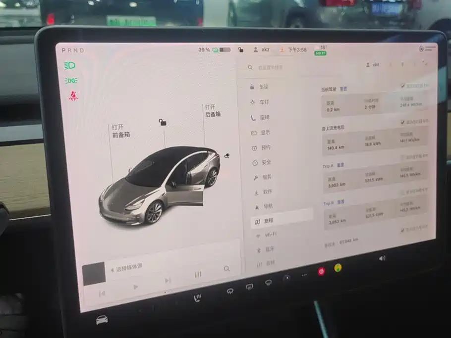 TESLA MODEL 3