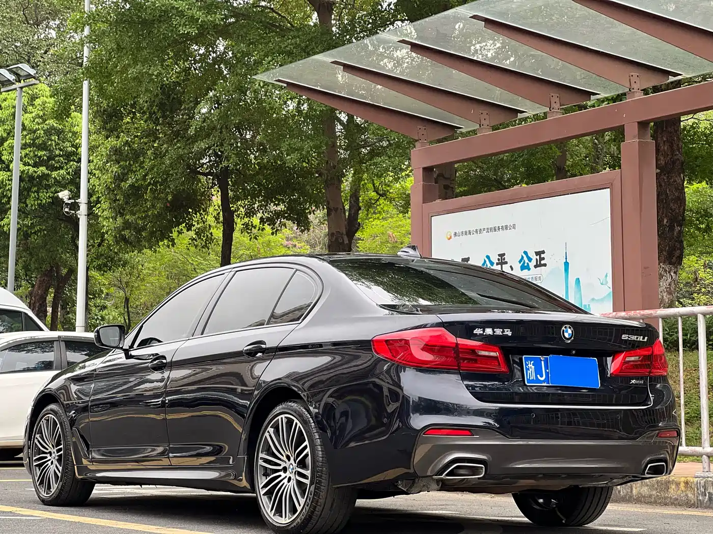 BMW 5 Series 2019 530Li xDrive M Sport Package фото 19