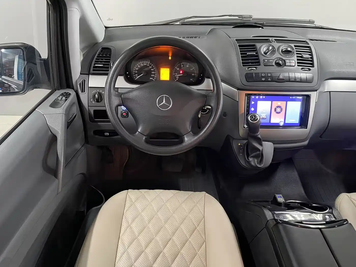 Mercedes-Benz Vito 2013 Model 3.0L Elite Edition фото 9