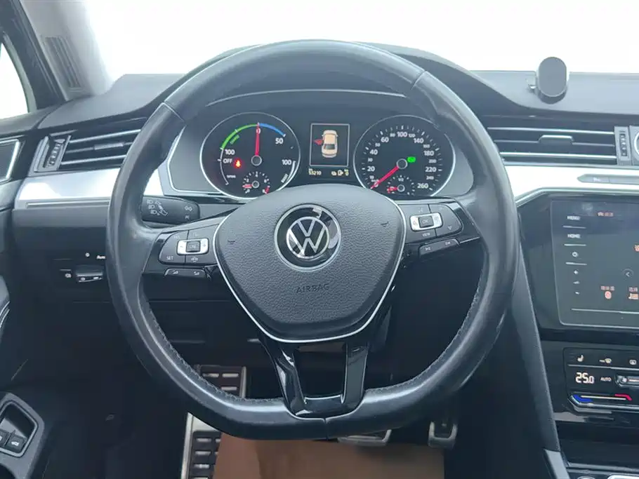 VOLKSWAGEN MAGOTAN GTE PLUG IN HYBRID