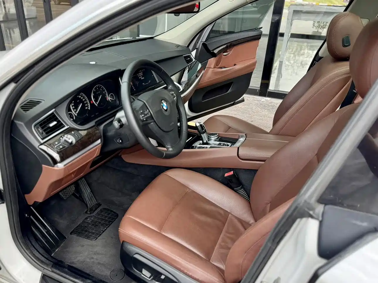 BMW 5 Series GT 2015 528i Luxury фото 6