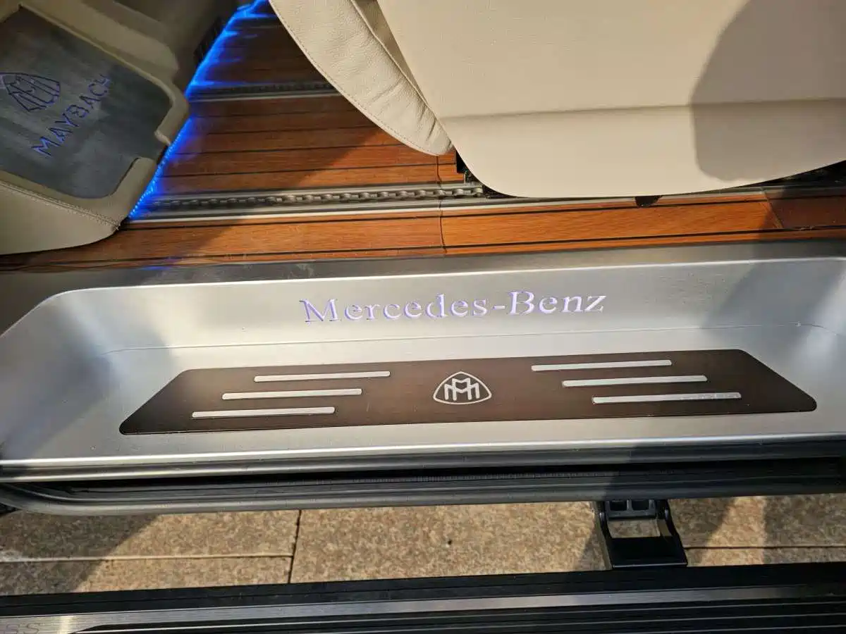 Mercedes-Benz V-Class 2018 V 260 L Premium Long Wheelbase Edition China VI фото 16