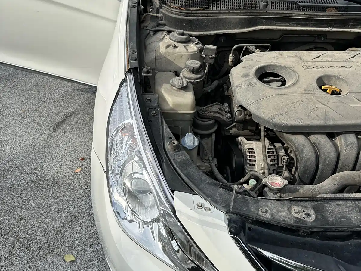 Hyundai Sonata 2014 2.0L Automatic Premium Edition фото 20