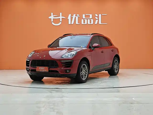 PORSCHE MACAN
