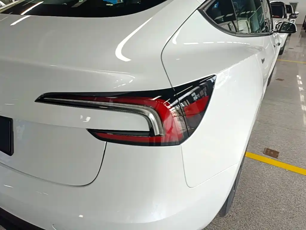 Фото 8 - Tesla Model 3