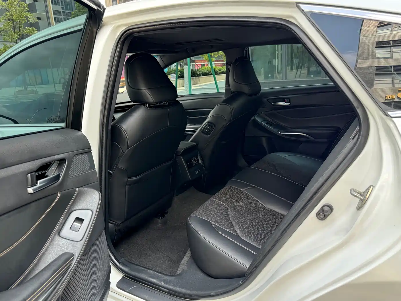 Toyota Avalon 2022 2.5L Luxury Edition фото 11