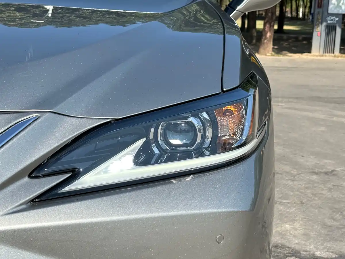 Lexus ES 2022 200 Excellence Edition фото 25