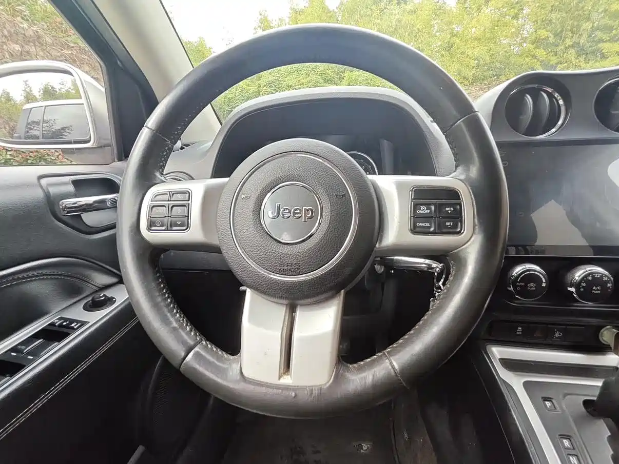 Jeep Compass (Import) 2014 2014 Facelift 2.4L 4WD Comfort Edition