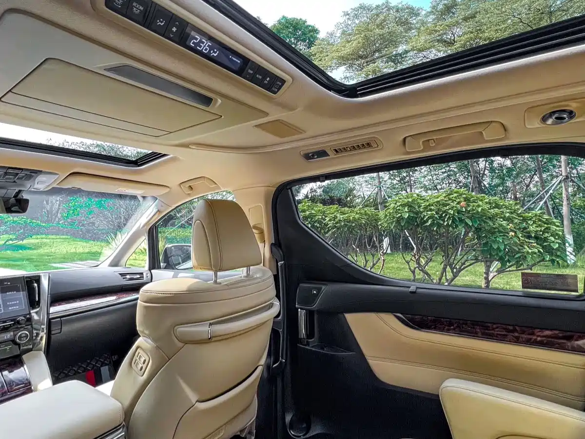 Toyota Alphard 2021 Hybrid 2.5L Luxury фото 11