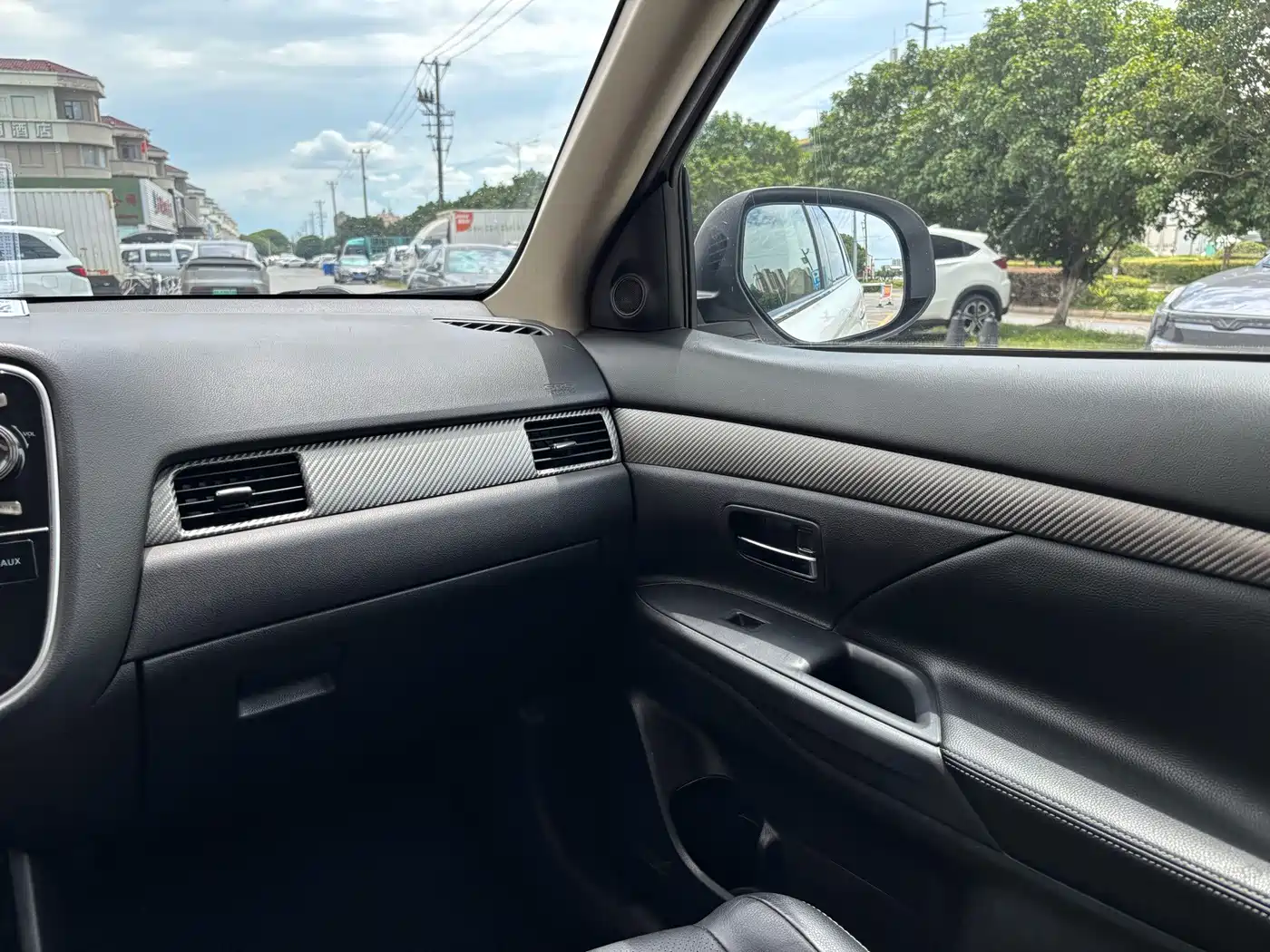 Mitsubishi Outlander (Import) 2015 2014 2.4L 4WD Luxury Value Edition 7-seater