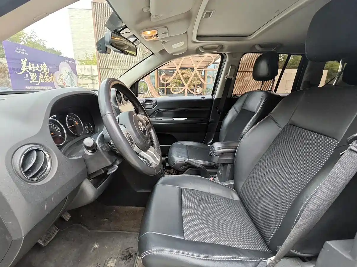 Jeep Compass (Import) 2014 2014 Facelift 2.4L 4WD Comfort Edition