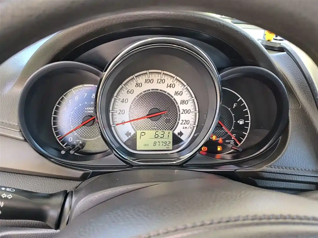Toyota YARiS L Zhi Xuan 2015 1.5G Auto Sunroof Special Edition фото 12