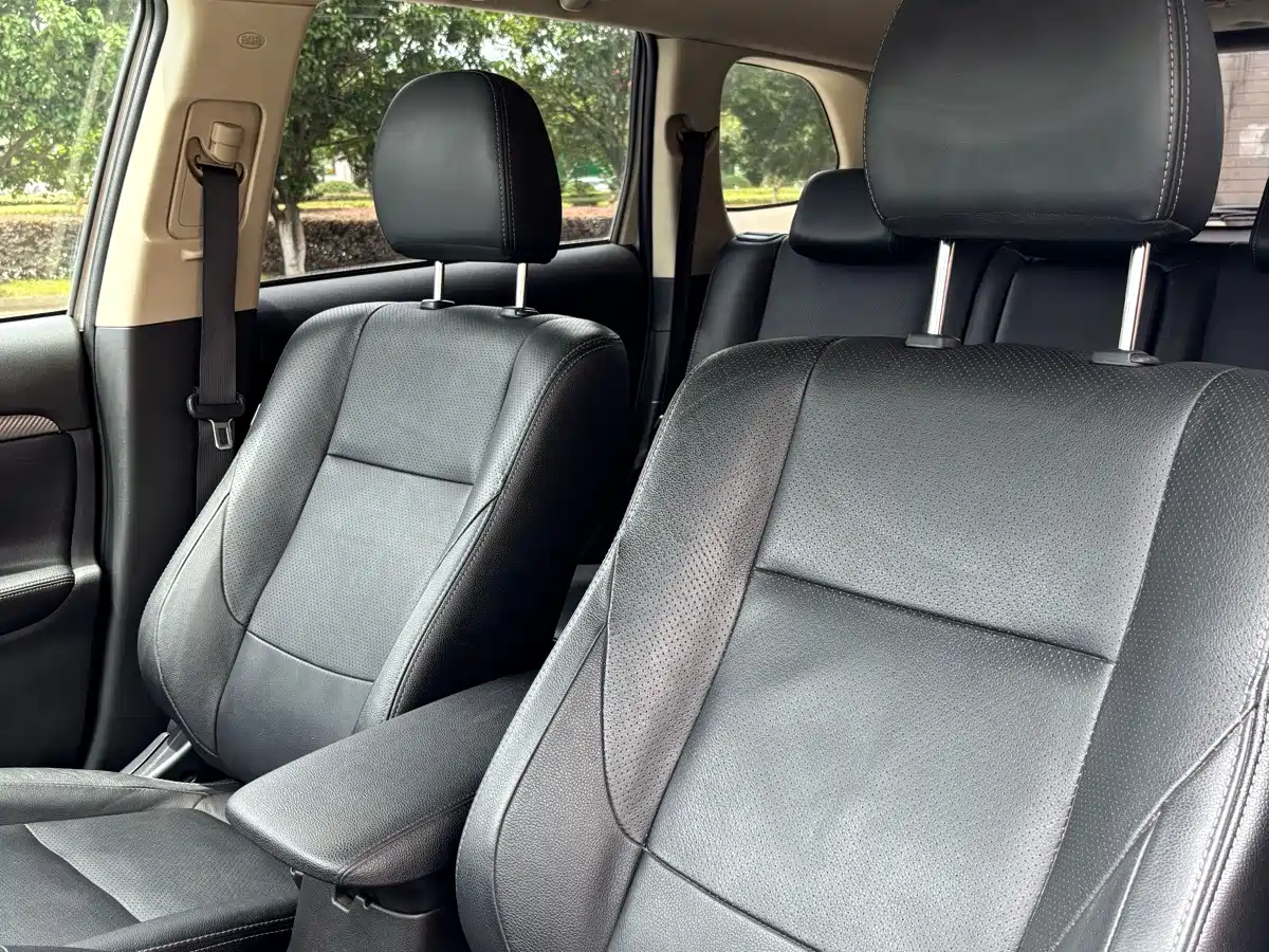 Mitsubishi Outlander (Import) 2015 2014 2.4L 4WD Luxury Value Edition 7-seater