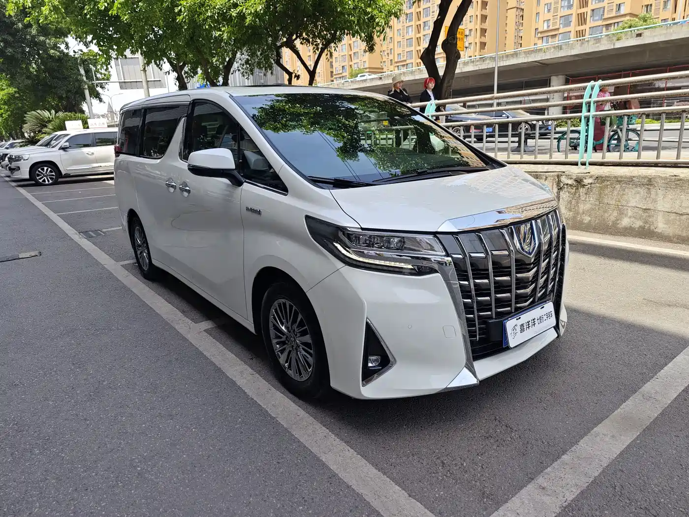 Toyota Alphard 2020 Hybrid 2.5L Premium Edition фото 6