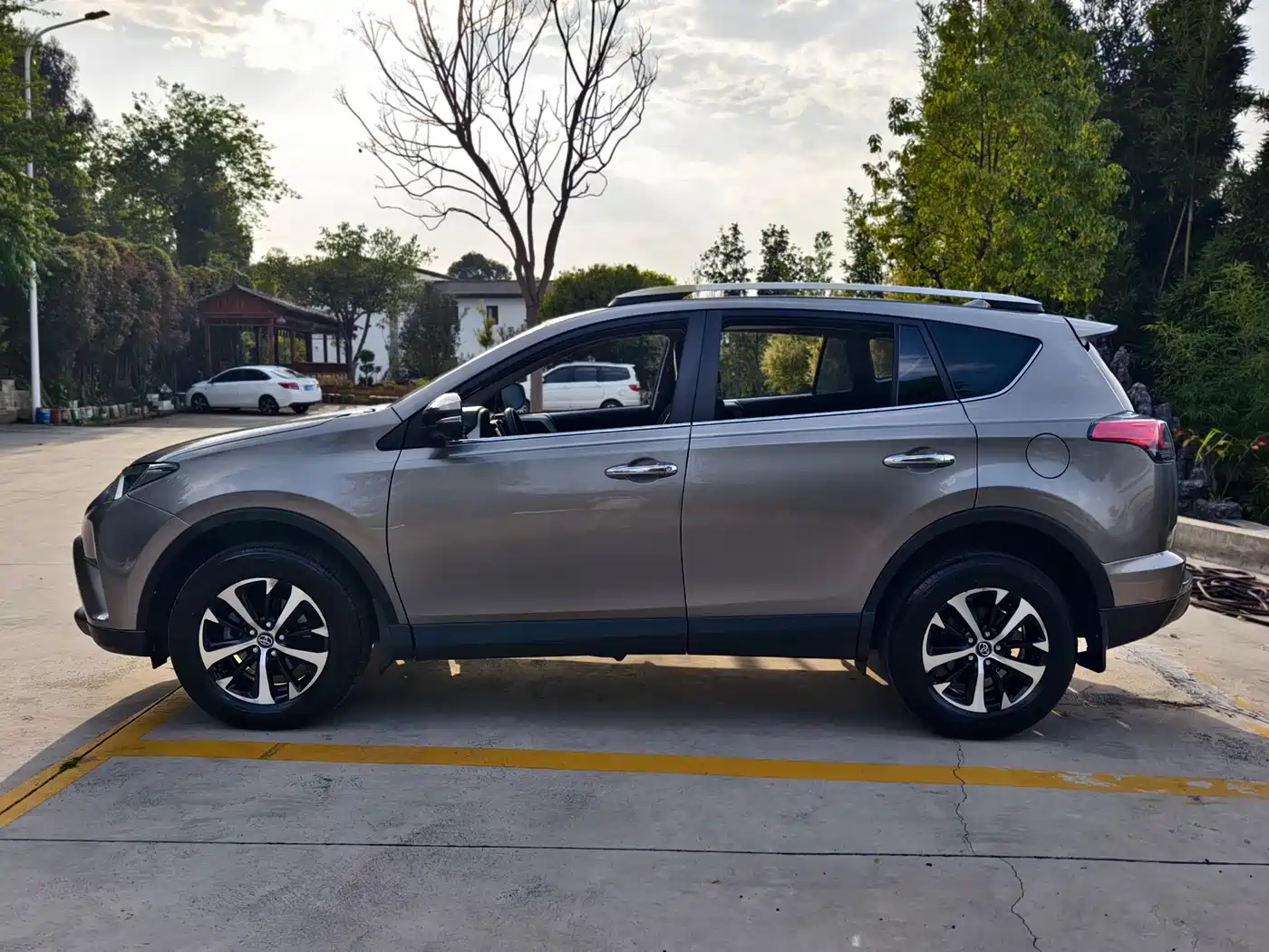 Toyota RAV4 Rongfang 2016 2.0L CVT 2WD Trend (China V) фото 10