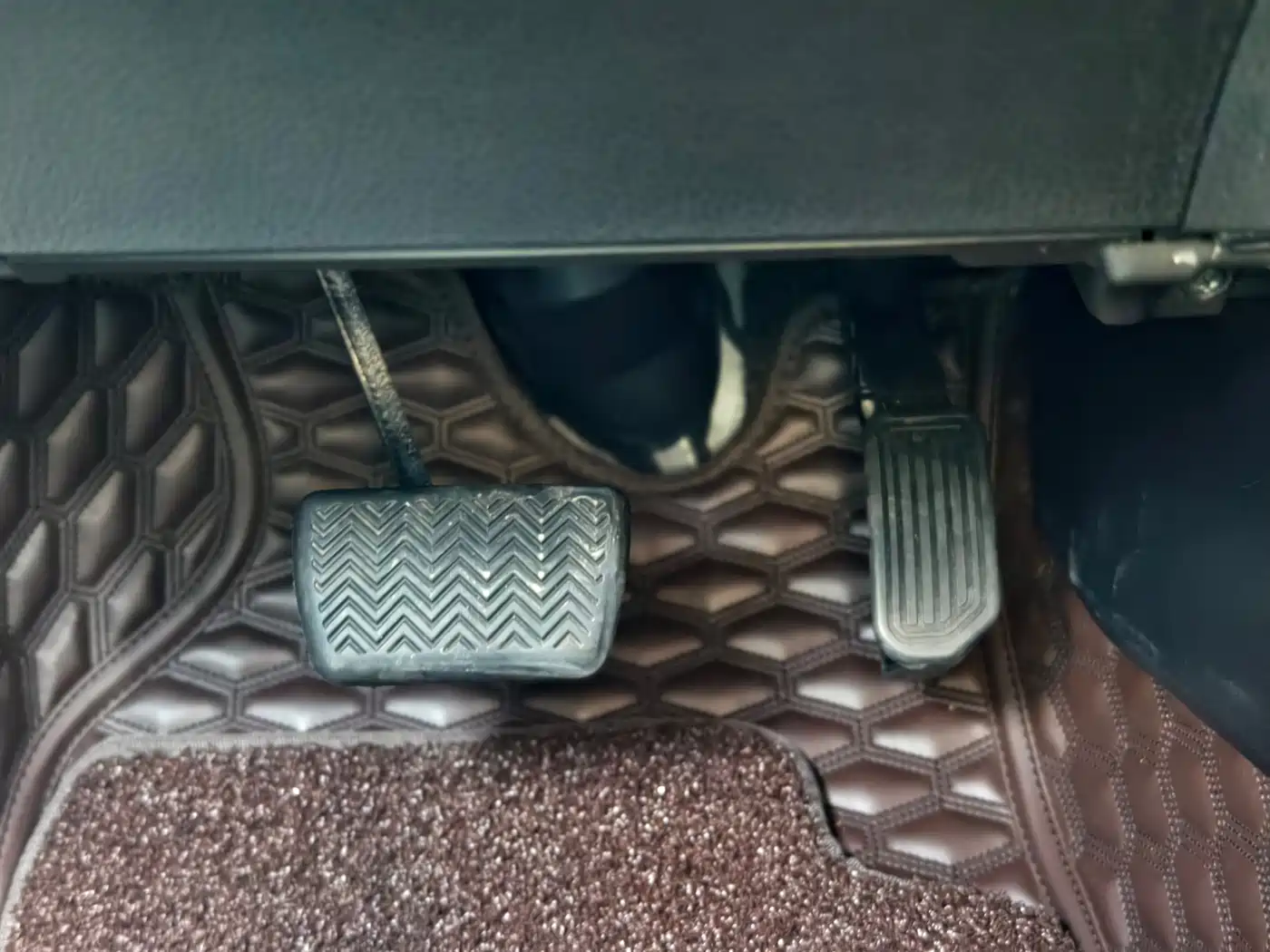 Toyota RAV4 Rongfang 2016 2.0L CVT 2WD Trend (China V) фото 29