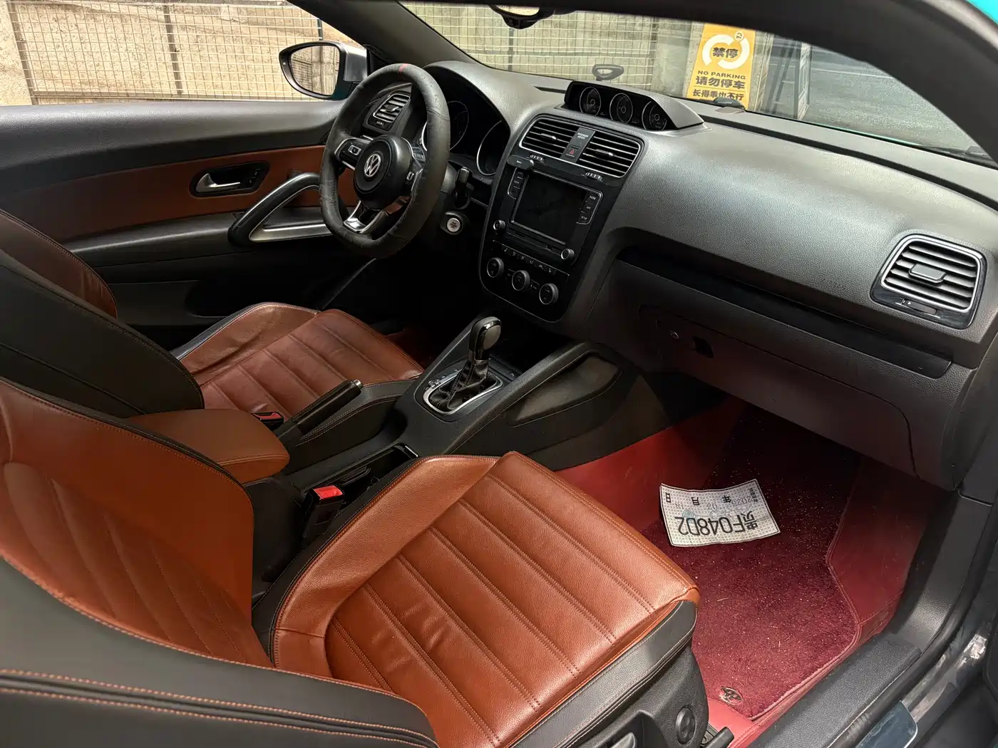 Volkswagen Scirocco 2015 2.0TSI Luxury Edition фото 6