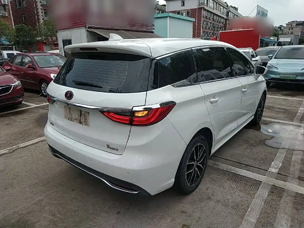 صورة 7 - BYD Song MAX