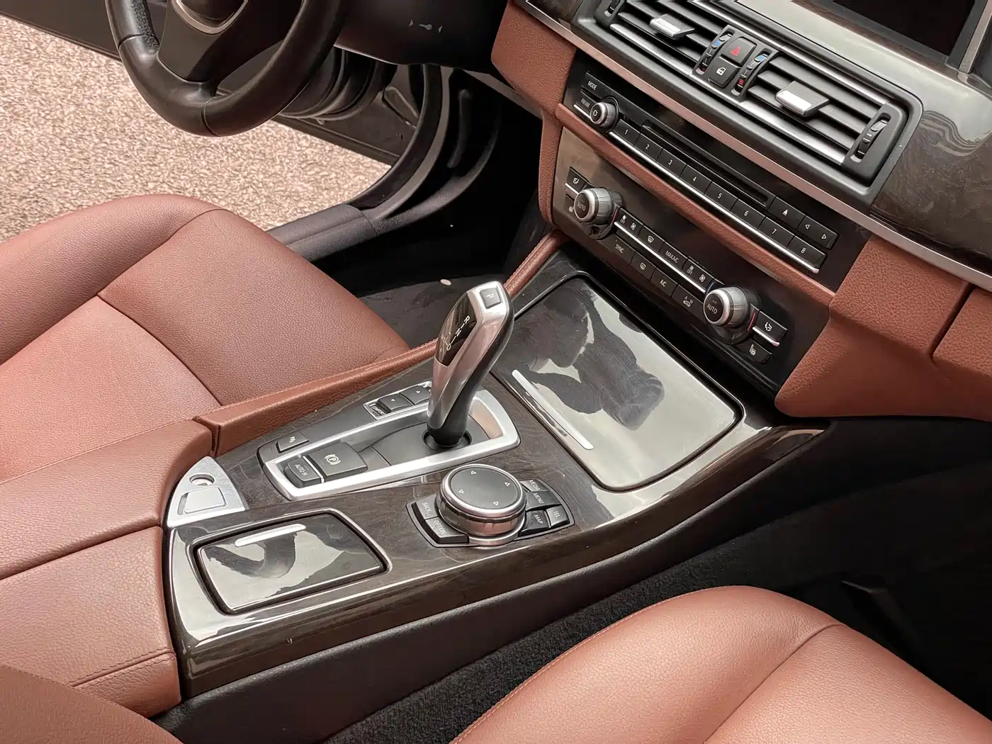 BMW 5 Series 2014 528Li Leading Edition фото 16