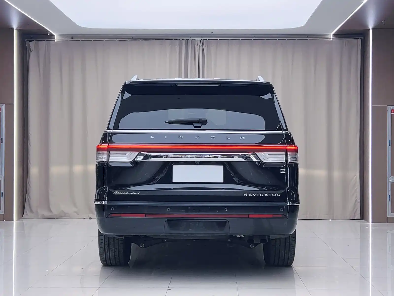 Фото 19 - Lincoln Navigator