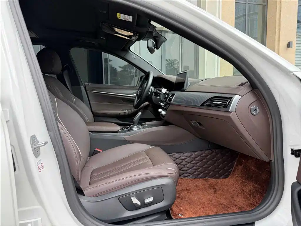 BMW 5 Series 2022 Model Second Facelift 530Li Leading M Sport Package фото 24
