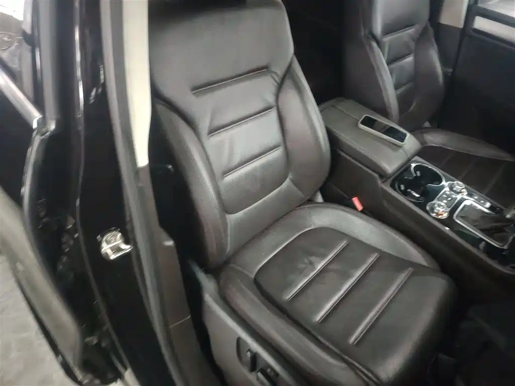 Volkswagen Touareg 2017 3.0TSI Explorer Edition фото 25