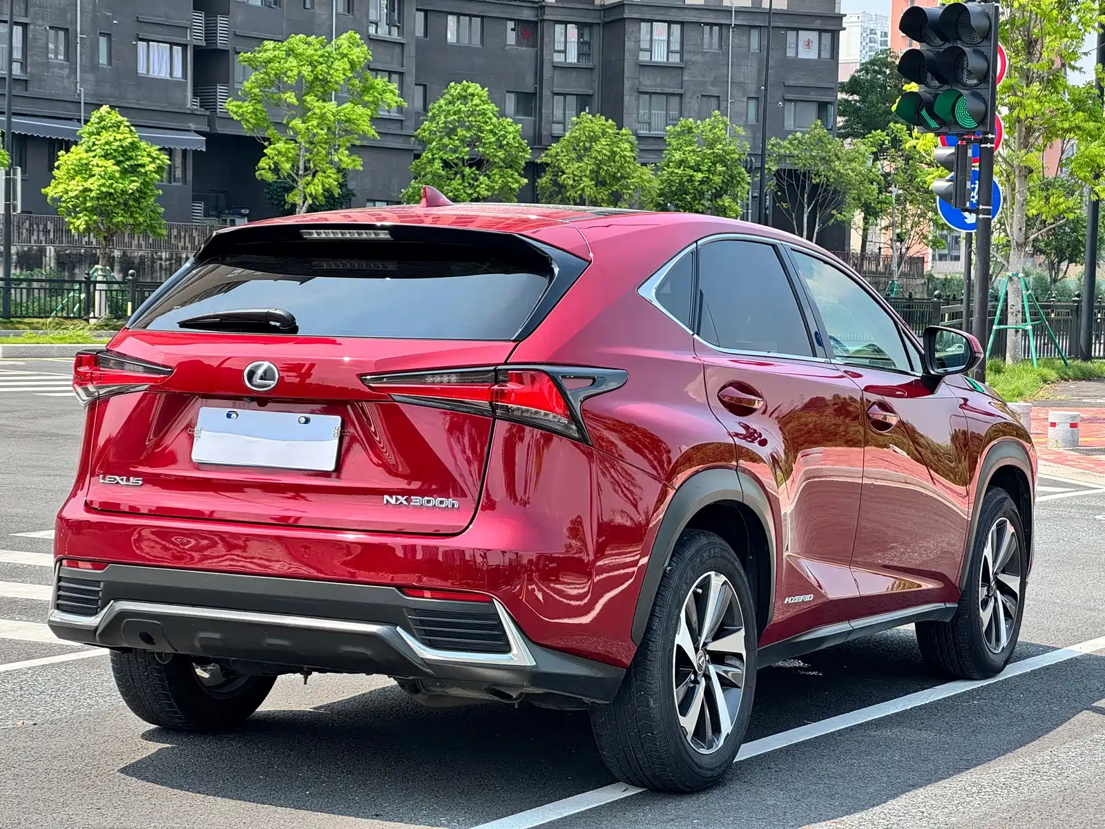 Фото 12 - Lexus NX