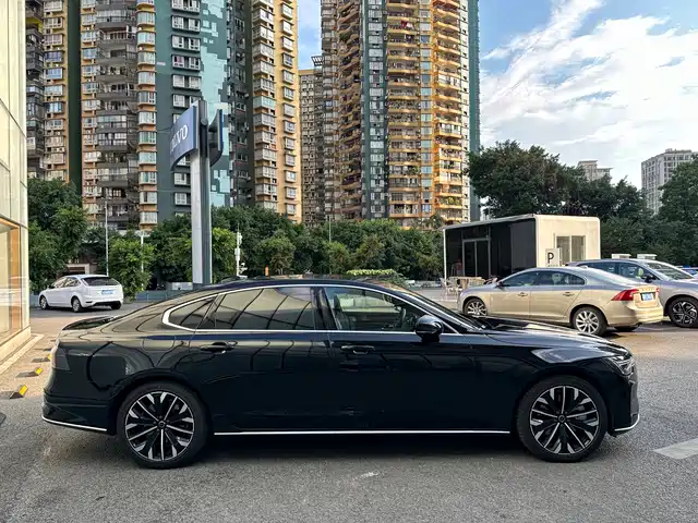 Volvo S90 Plug-in Hybrid 2026 Plug-in Hybrid AWD Long Range Elegance Luxury — фото 4