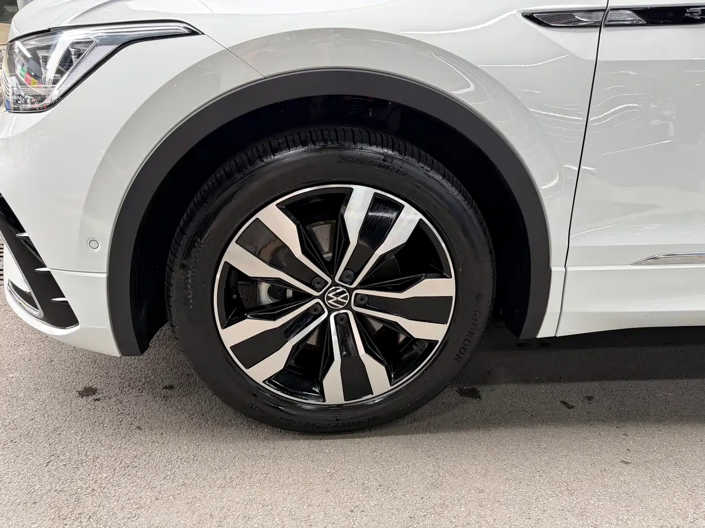 Volkswagen Tiguan L 2024 330TSI Automatic 2WD R-Line Premium Enjoyment Edition фото 34