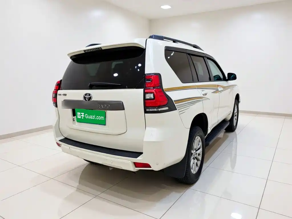 Photo 4 - Toyota Prado