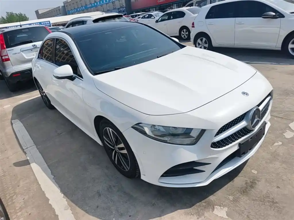 Mercedes-Benz A-Class 2019 A 180 L Sport Sedan фото 4