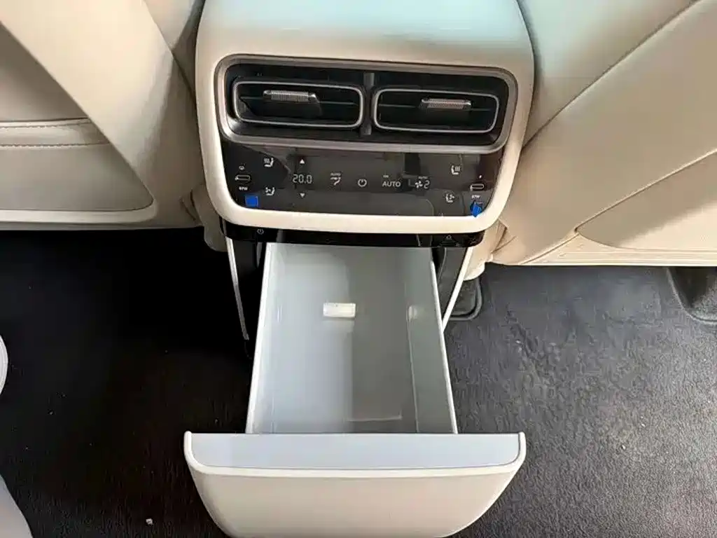 Li Auto i6 2026 2025 4WD Base Model