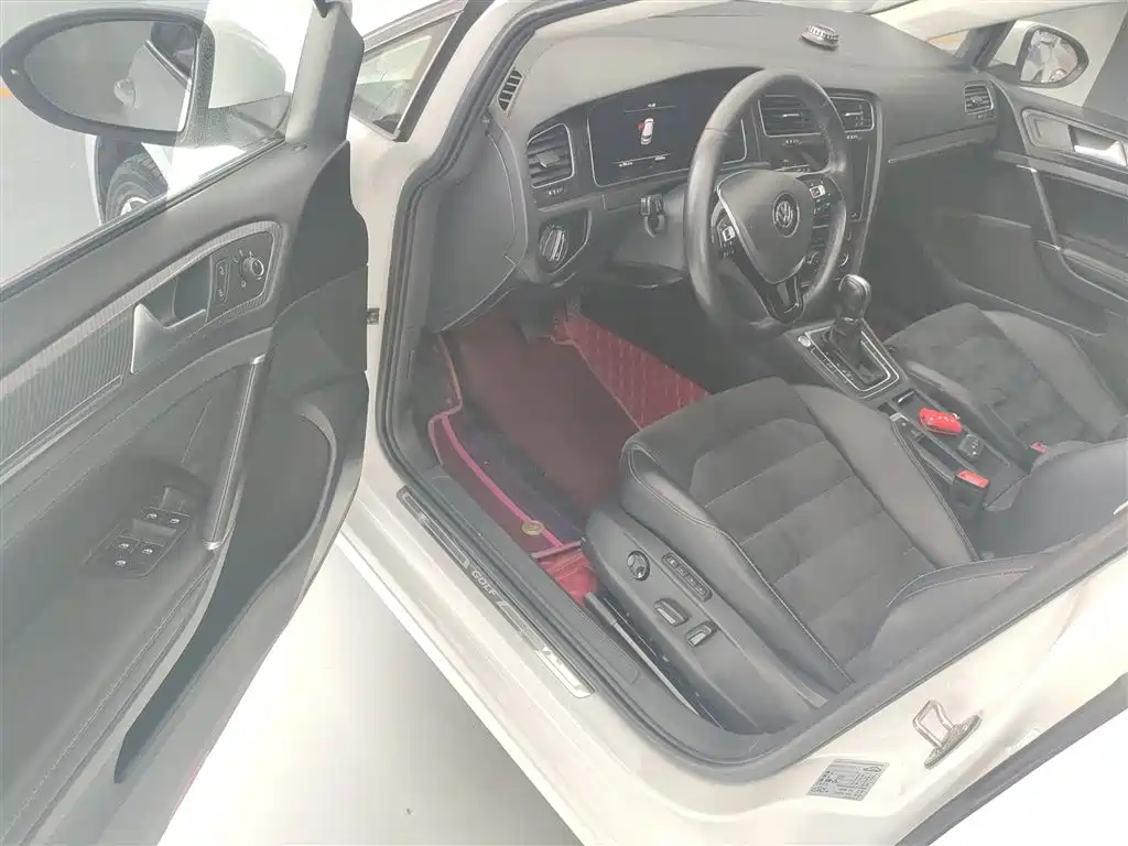 Volkswagen Golf 2020 280TSI DSG Luxury фото 16