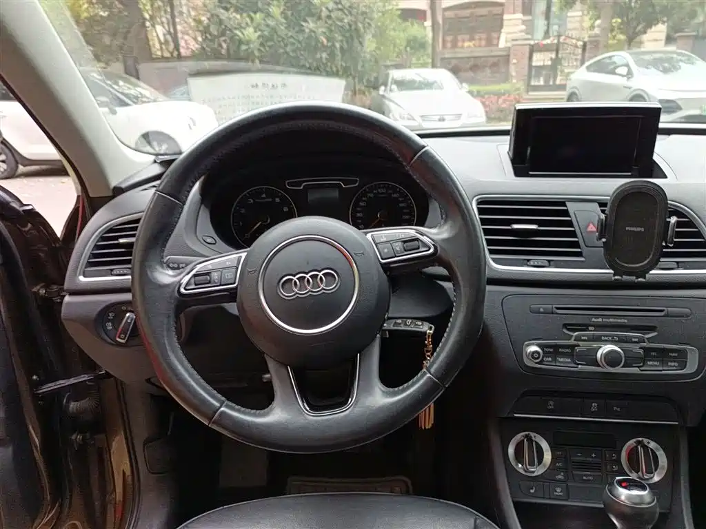 Audi Q3 2015 35 TFSI Comfort фото 3