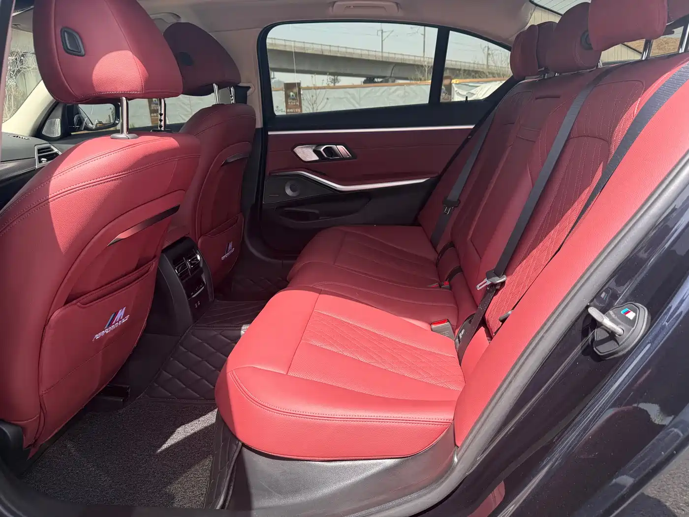 BMW 3 Series 2025 330Li M Sport Night Edition фото 10