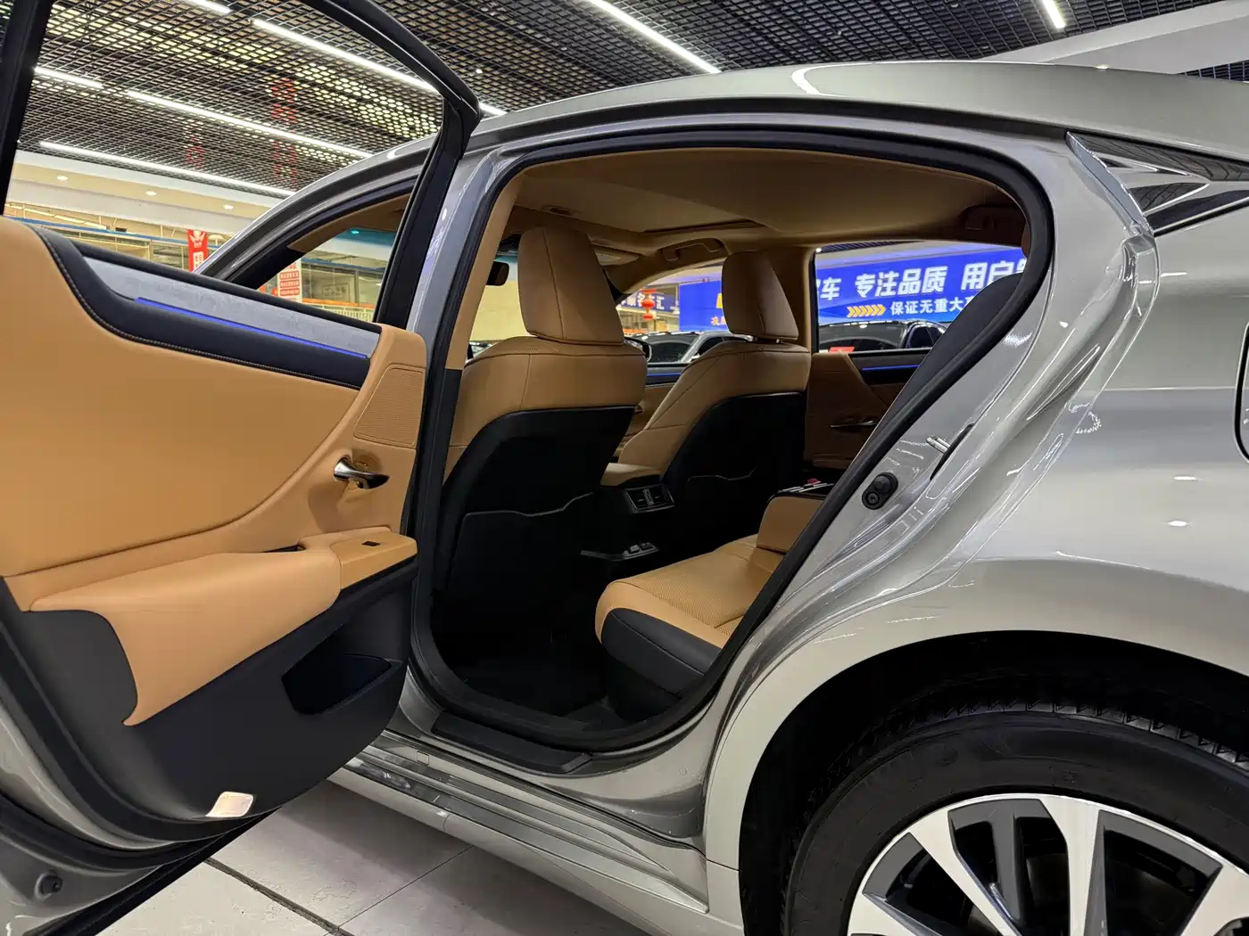 Lexus ES 2025 2025 300h Ultimate Edition