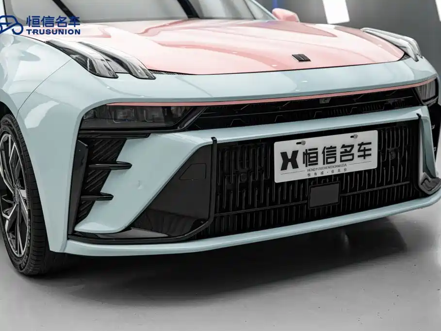 Photo 9 - Lynk & Co 03