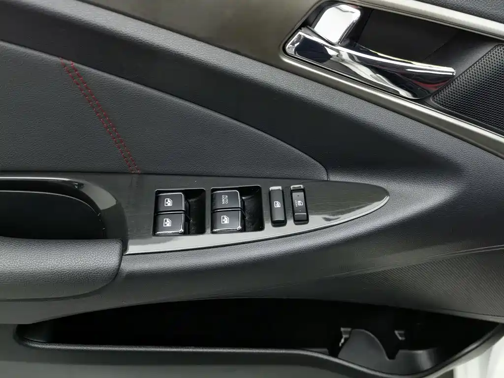 Photo 9 - Changan Eado XT