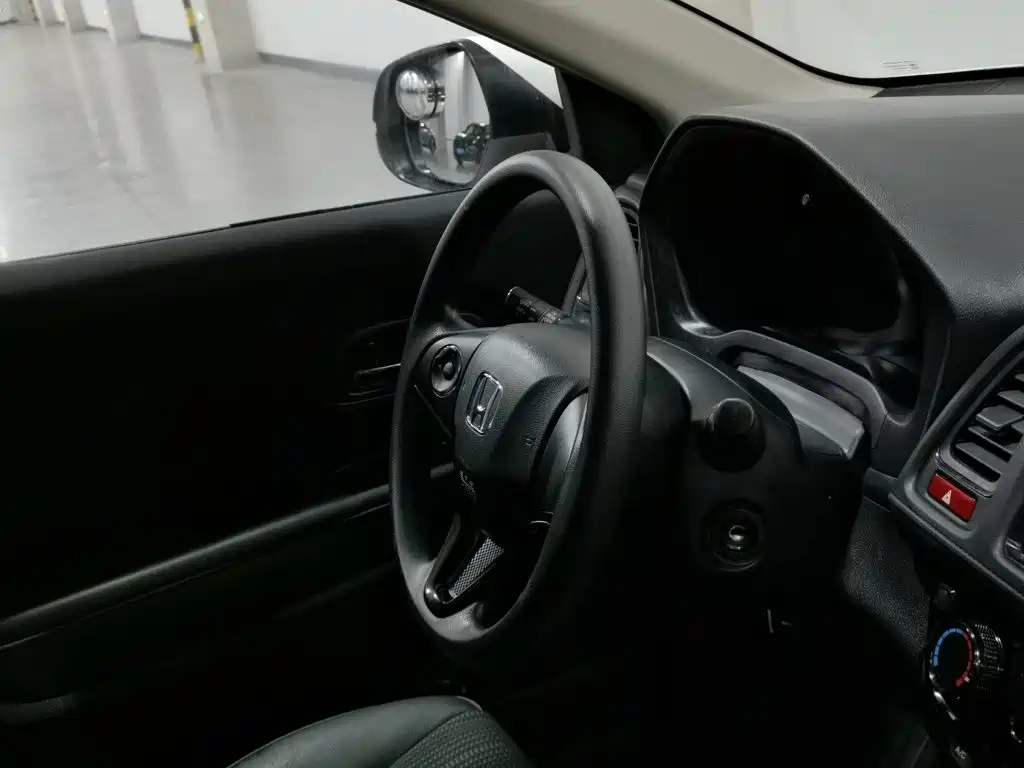 Фото 22 - Honda Vezel