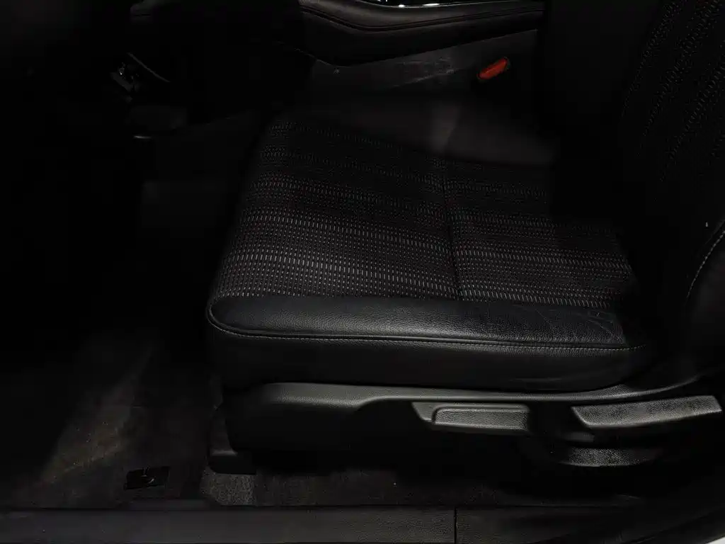 Фото 20 - Honda Vezel